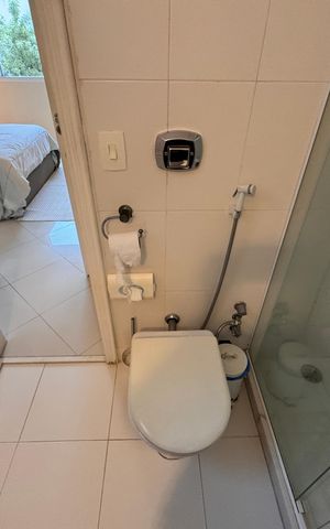 Casa de condomínio para alugar com 570m², 5 quartos e 3 vagas Casa de condomínio para alugar com 570m², 5 quartos e 3 vagasSuíte 4 - Banheiro