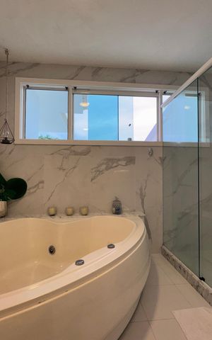 Casa de condomínio para alugar com 570m², 5 quartos e 3 vagas Casa de condomínio para alugar com 570m², 5 quartos e 3 vagasSuíte 1 - Banheiro
