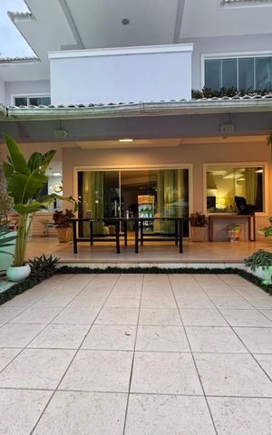 Casa de condomínio para alugar com 570m², 5 quartos e 3 vagas Casa de condomínio para alugar com 570m², 5 quartos e 3 vagasÁrea externa