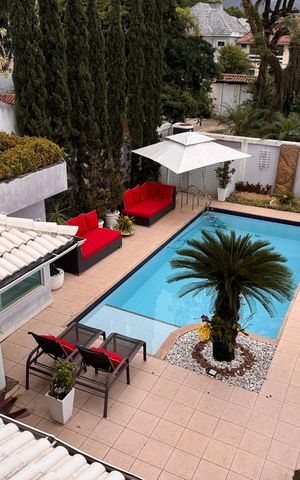 Casa de condomínio para alugar com 570m², 5 quartos e 3 vagas Casa de condomínio para alugar com 570m², 5 quartos e 3 vagasSuíte 1 - Varanda
