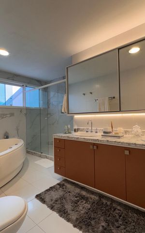 Casa de condomínio para alugar com 570m², 5 quartos e 3 vagas Casa de condomínio para alugar com 570m², 5 quartos e 3 vagasSuíte 1 - Banheiro