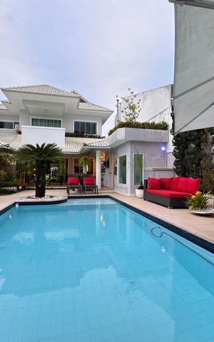 Casa de condomínio para alugar com 570m², 5 quartos e 3 vagas Casa de condomínio para alugar com 570m², 5 quartos e 3 vagasÁrea externa
