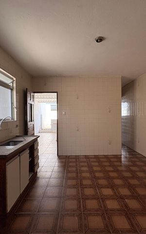 Casa à venda com 86m², 2 quartos e 2 vagas Casa à venda com 86m², 2 quartos e 2 vagasCozinha