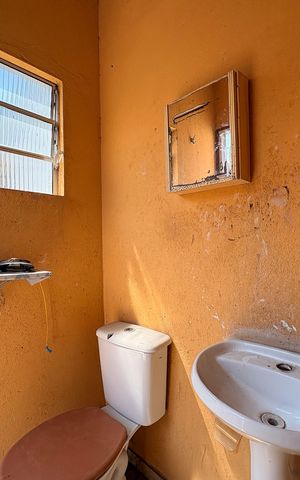 Casa à venda com 86m², 2 quartos e 2 vagas Casa à venda com 86m², 2 quartos e 2 vagasBanheiro de serviço