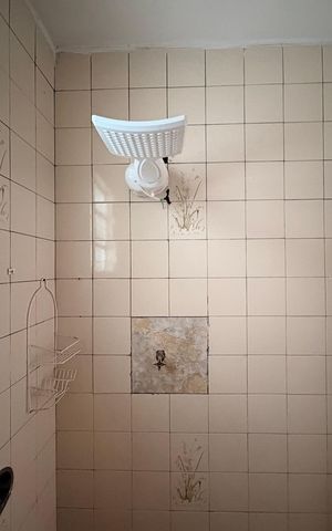 Casa à venda com 86m², 2 quartos e 2 vagas Casa à venda com 86m², 2 quartos e 2 vagasBanheiro