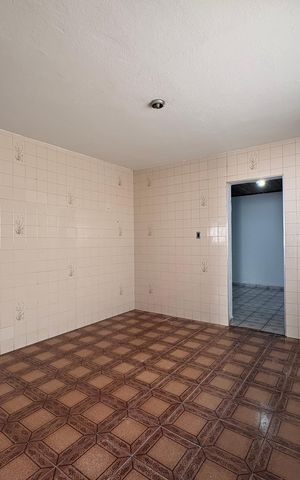 Casa à venda com 86m², 2 quartos e 2 vagas Casa à venda com 86m², 2 quartos e 2 vagasCozinha