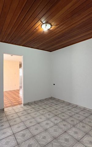 Casa à venda com 86m², 2 quartos e 2 vagas Casa à venda com 86m², 2 quartos e 2 vagasSala