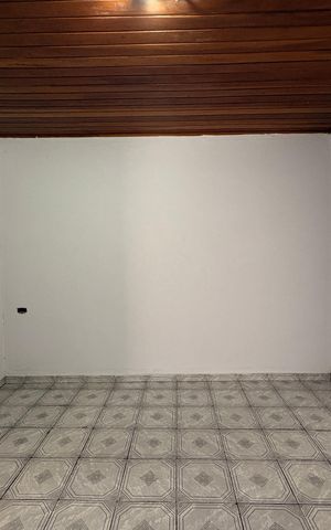 Casa à venda com 86m², 2 quartos e 2 vagas Casa à venda com 86m², 2 quartos e 2 vagasSala