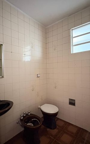 Casa à venda com 86m², 2 quartos e 2 vagas Casa à venda com 86m², 2 quartos e 2 vagasBanheiro
