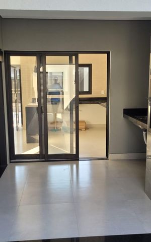 Casa à venda com 90m², 3 quartos e 2 vagas Casa à venda com 90m², 3 quartos e 2 vagasÁrea externa