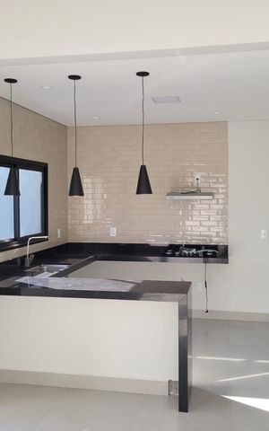 Casa à venda com 90m², 3 quartos e 2 vagas Casa à venda com 90m², 3 quartos e 2 vagasSala/Cozinha