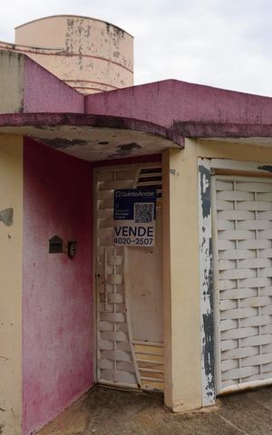 Casa à venda com 160m², 3 quartos e sem vagaFachada com placa PXZV -1432