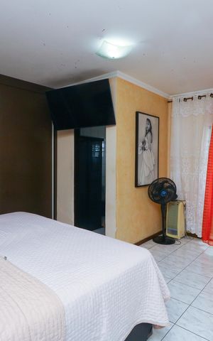 Casa à venda com 176m², 3 quartos e 4 vagas Casa à venda com 176m², 3 quartos e 4 vagasSuíte