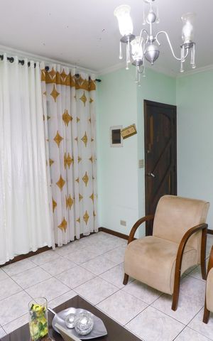Casa à venda com 176m², 3 quartos e 4 vagas Casa à venda com 176m², 3 quartos e 4 vagasSala
