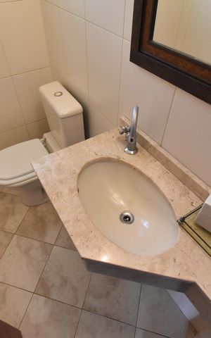 Casa de condomínio à venda com 320m², 3 quartos e 5 vagasLavabo