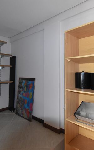Casa de condomínio à venda com 320m², 3 quartos e 5 vagasSalão garagem