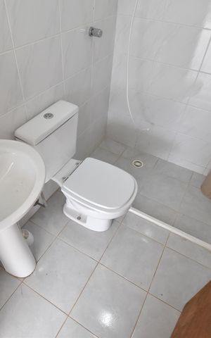 Casa de condomínio à venda com 320m², 3 quartos e 5 vagasBanheiro externo