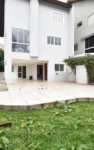 Casa de condomínio à venda com 320m², 3 quartos e 5 vagasÁrea externa