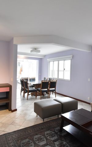 Casa de condomínio à venda com 320m², 3 quartos e 5 vagasSala