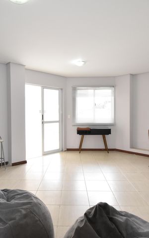 Casa de condomínio à venda com 320m², 3 quartos e 5 vagasSalão garagem