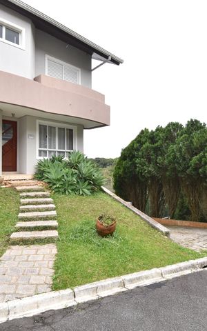 Casa de condomínio à venda com 320m², 3 quartos e 5 vagasFachada