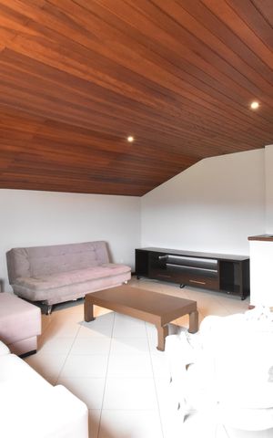 Casa de condomínio à venda com 320m², 3 quartos e 5 vagasÁtico