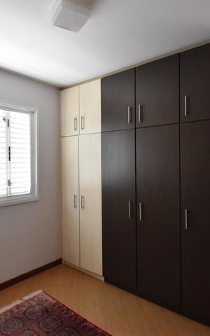 Casa de condomínio à venda com 320m², 3 quartos e 5 vagasCloset da suíte