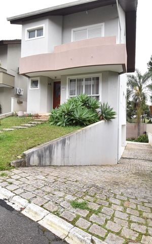 Casa de condomínio à venda com 320m², 3 quartos e 5 vagasFachada
