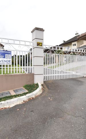 Casa de condomínio à venda com 320m², 3 quartos e 5 vagasPlaca