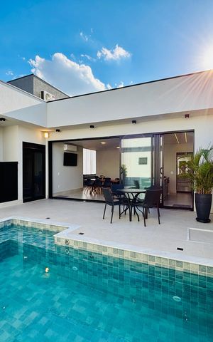 Casa de condomínio à venda com 202m², 3 quartos e 4 vagas Casa de condomínio à venda com 202m², 3 quartos e 4 vagasÁrea externa