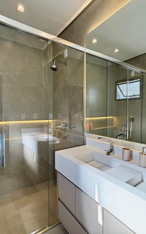 Casa de condomínio à venda com 202m², 3 quartos e 4 vagas Casa de condomínio à venda com 202m², 3 quartos e 4 vagasBanheiro da suíte 2