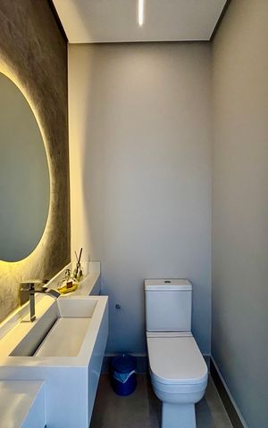 Casa de condomínio à venda com 202m², 3 quartos e 4 vagas Casa de condomínio à venda com 202m², 3 quartos e 4 vagasLavabo