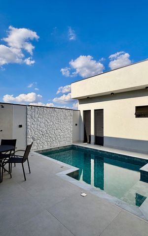 Casa de condomínio à venda com 202m², 3 quartos e 4 vagas Casa de condomínio à venda com 202m², 3 quartos e 4 vagasÁrea externa