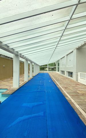 Apartamento à venda com 118m², 3 quartos e 3 vagas Apartamento à venda com 118m², 3 quartos e 3 vagasÁrea comum - Piscina Coberta