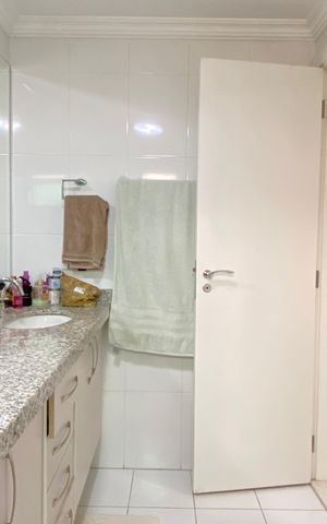 Apartamento à venda com 118m², 3 quartos e 3 vagas Apartamento à venda com 118m², 3 quartos e 3 vagasBanheiro da Suíte