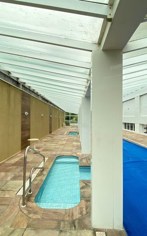 Apartamento à venda com 118m², 3 quartos e 3 vagas Apartamento à venda com 118m², 3 quartos e 3 vagasÁrea comum - Piscina Coberta