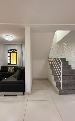 Casa à venda com 550m², 4 quartos e 8 vagas Casa à venda com 550m², 4 quartos e 8 vagasSala