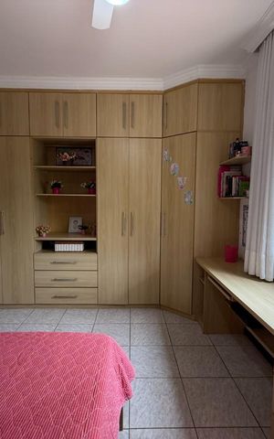 Casa à venda com 550m², 4 quartos e 8 vagas Casa à venda com 550m², 4 quartos e 8 vagasQuarto