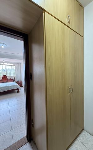 Casa à venda com 550m², 4 quartos e 8 vagas Casa à venda com 550m², 4 quartos e 8 vagasQuarto