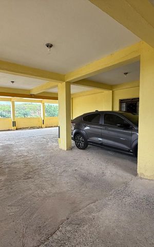 Casa à venda com 550m², 4 quartos e 8 vagas Casa à venda com 550m², 4 quartos e 8 vagasGaragem