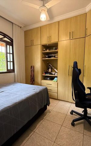 Casa à venda com 550m², 4 quartos e 8 vagas Casa à venda com 550m², 4 quartos e 8 vagasQuarto