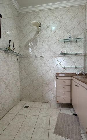 Casa à venda com 550m², 4 quartos e 8 vagas Casa à venda com 550m², 4 quartos e 8 vagasBanheiro