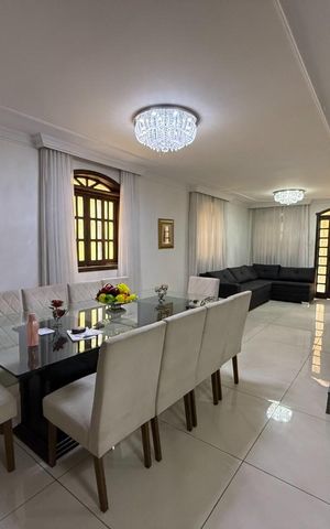Casa à venda com 550m², 4 quartos e 8 vagas Casa à venda com 550m², 4 quartos e 8 vagasSala de Jantar