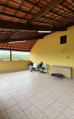 Casa à venda com 550m², 4 quartos e 8 vagas Casa à venda com 550m², 4 quartos e 8 vagasVaranda
