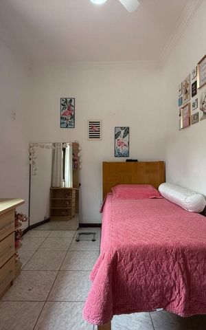 Casa à venda com 550m², 4 quartos e 8 vagas Casa à venda com 550m², 4 quartos e 8 vagasQuarto