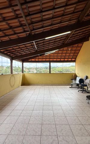 Casa à venda com 550m², 4 quartos e 8 vagas Casa à venda com 550m², 4 quartos e 8 vagasVaranda