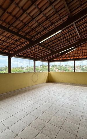 Casa à venda com 550m², 4 quartos e 8 vagas Casa à venda com 550m², 4 quartos e 8 vagasVaranda