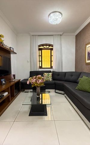 Casa à venda com 550m², 4 quartos e 8 vagas Casa à venda com 550m², 4 quartos e 8 vagasSala
