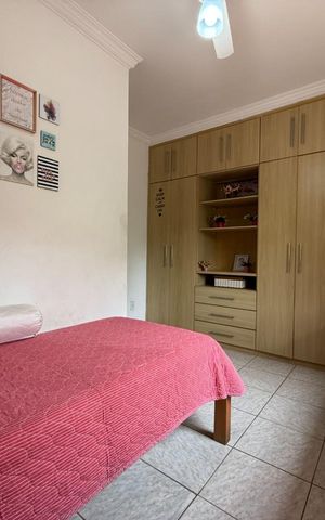 Casa à venda com 550m², 4 quartos e 8 vagas Casa à venda com 550m², 4 quartos e 8 vagasQuarto