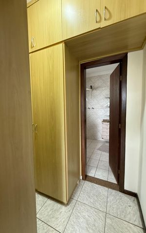Casa à venda com 550m², 4 quartos e 8 vagas Casa à venda com 550m², 4 quartos e 8 vagasQuarto